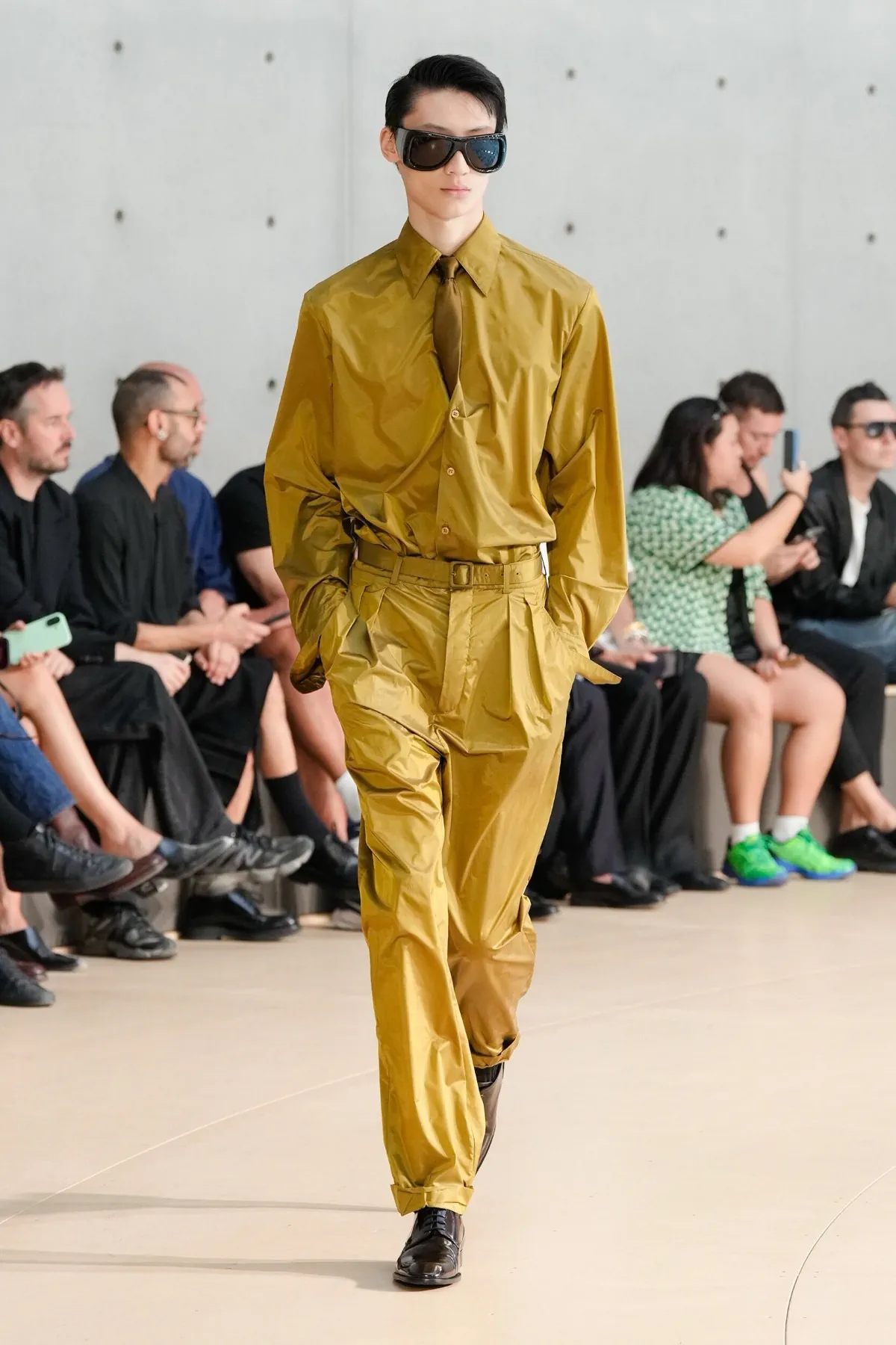 BST nam Saint Laurent Xuân/Hè 2026