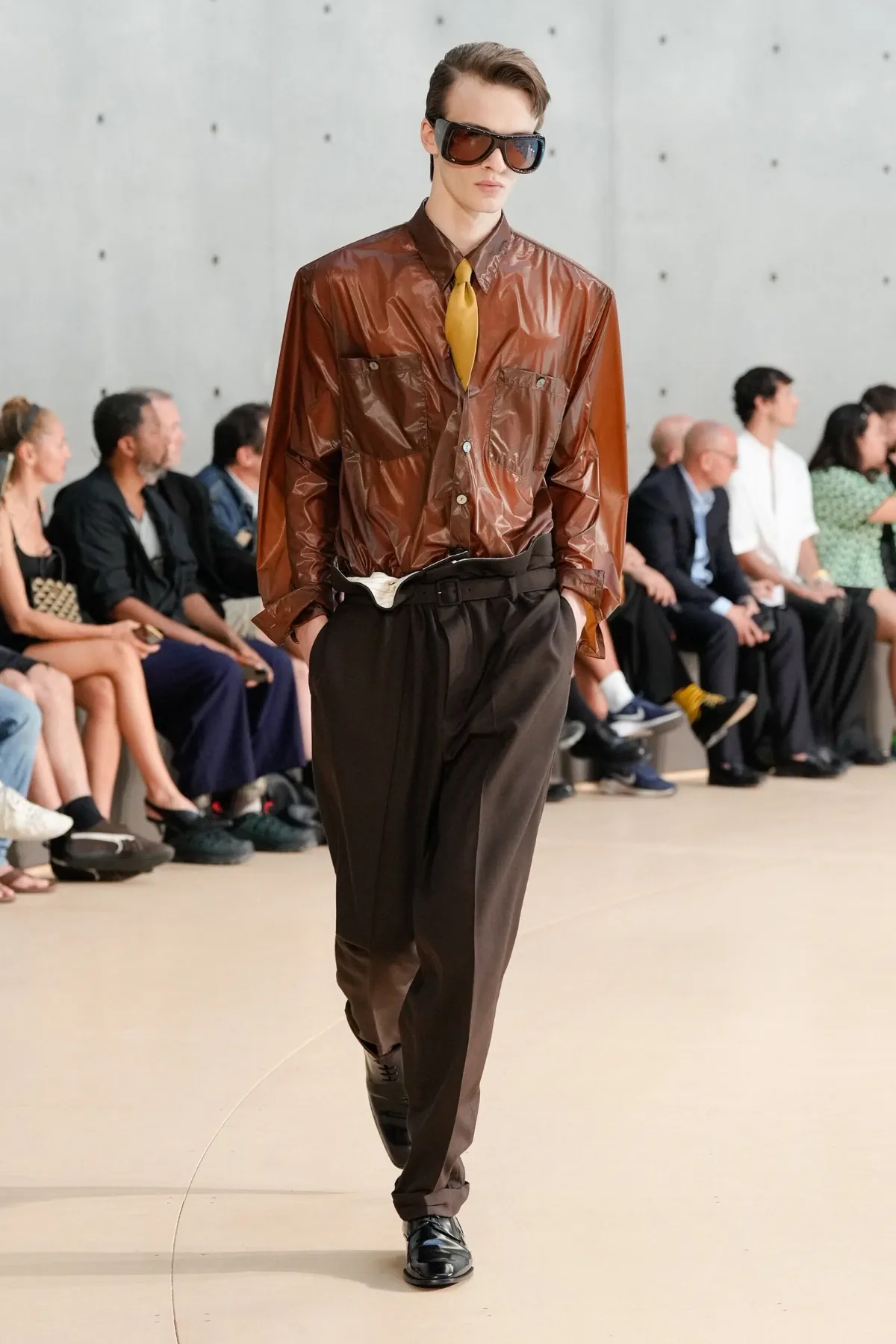 BST nam Saint Laurent Xuân/Hè 2026
