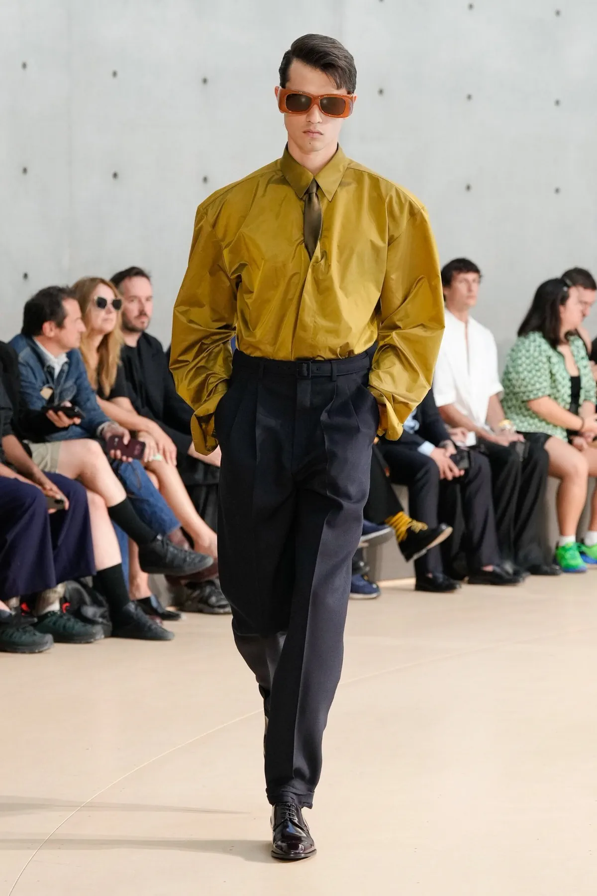BST nam Saint Laurent Xuân/Hè 2026