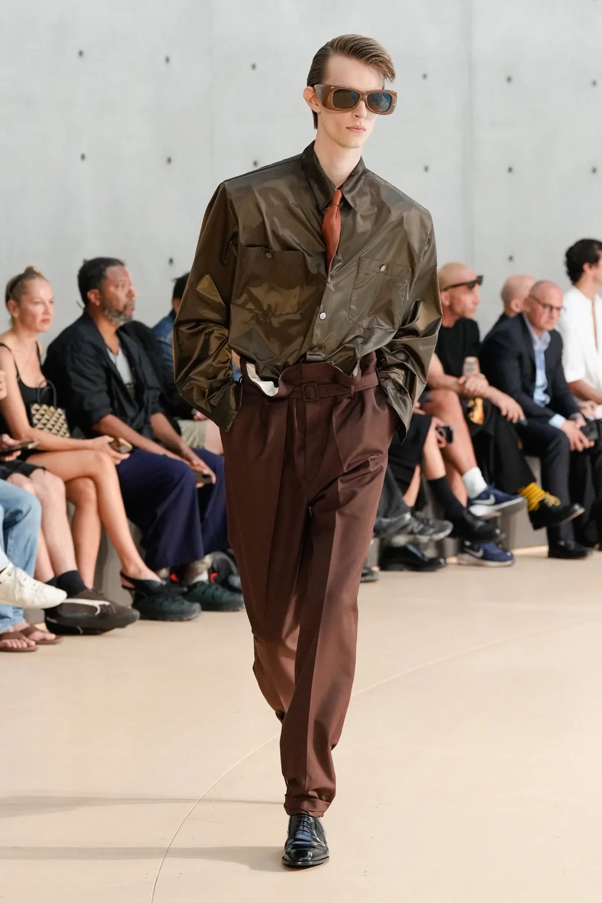 BST nam Saint Laurent Xuân/Hè 2026