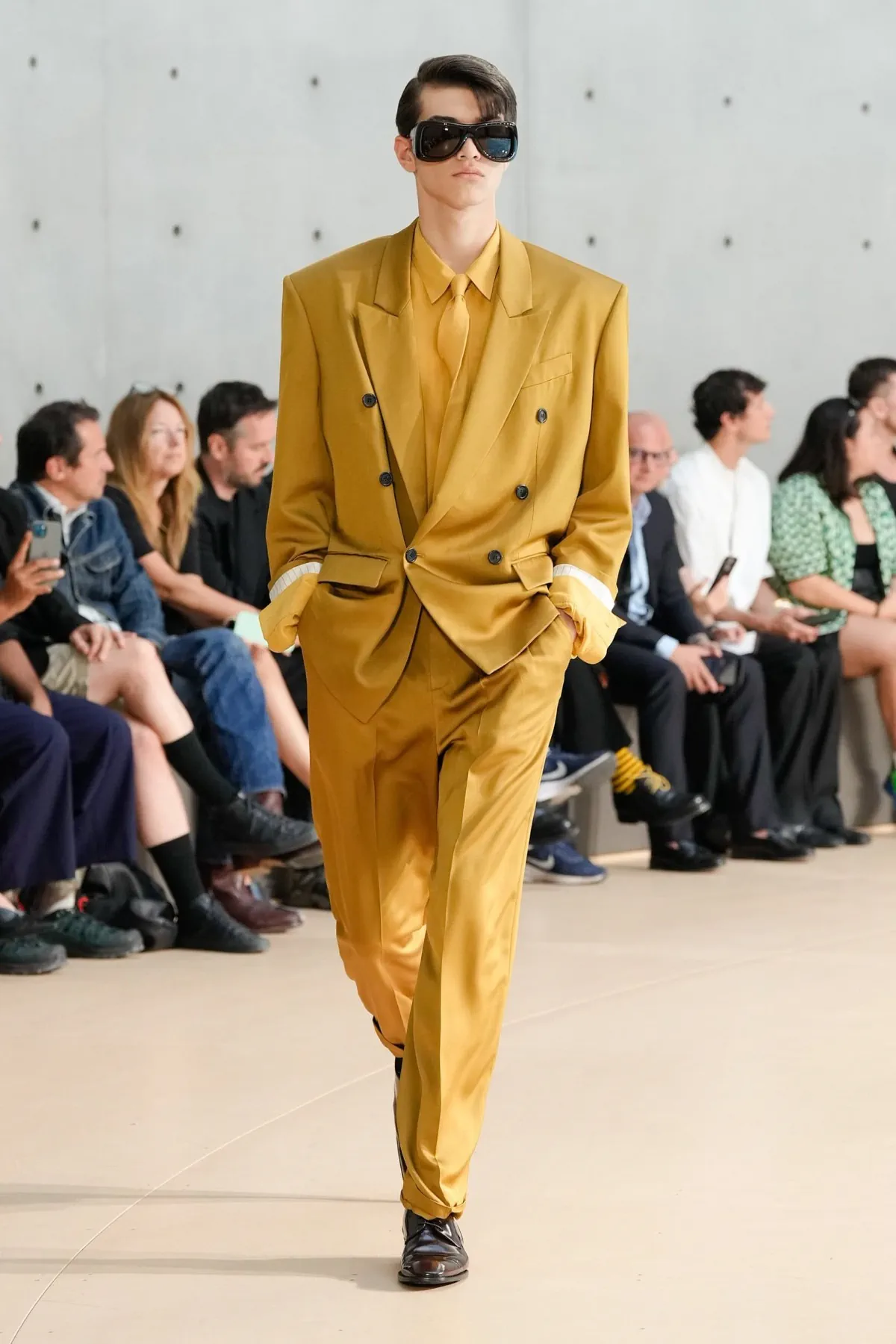 BST nam Saint Laurent Xuân/Hè 2026
