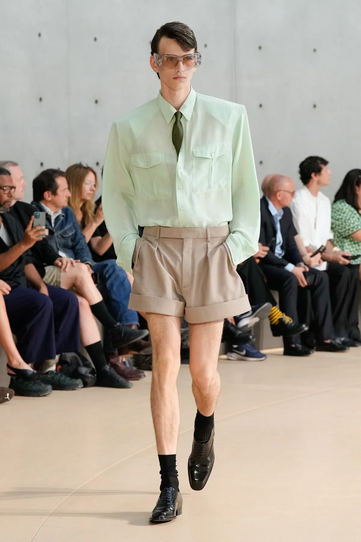 BST nam Saint Laurent Xuân/Hè 2026