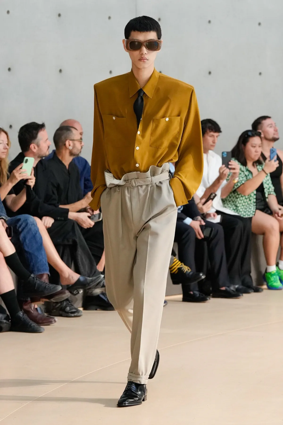 BST nam Saint Laurent Xuân/Hè 2026