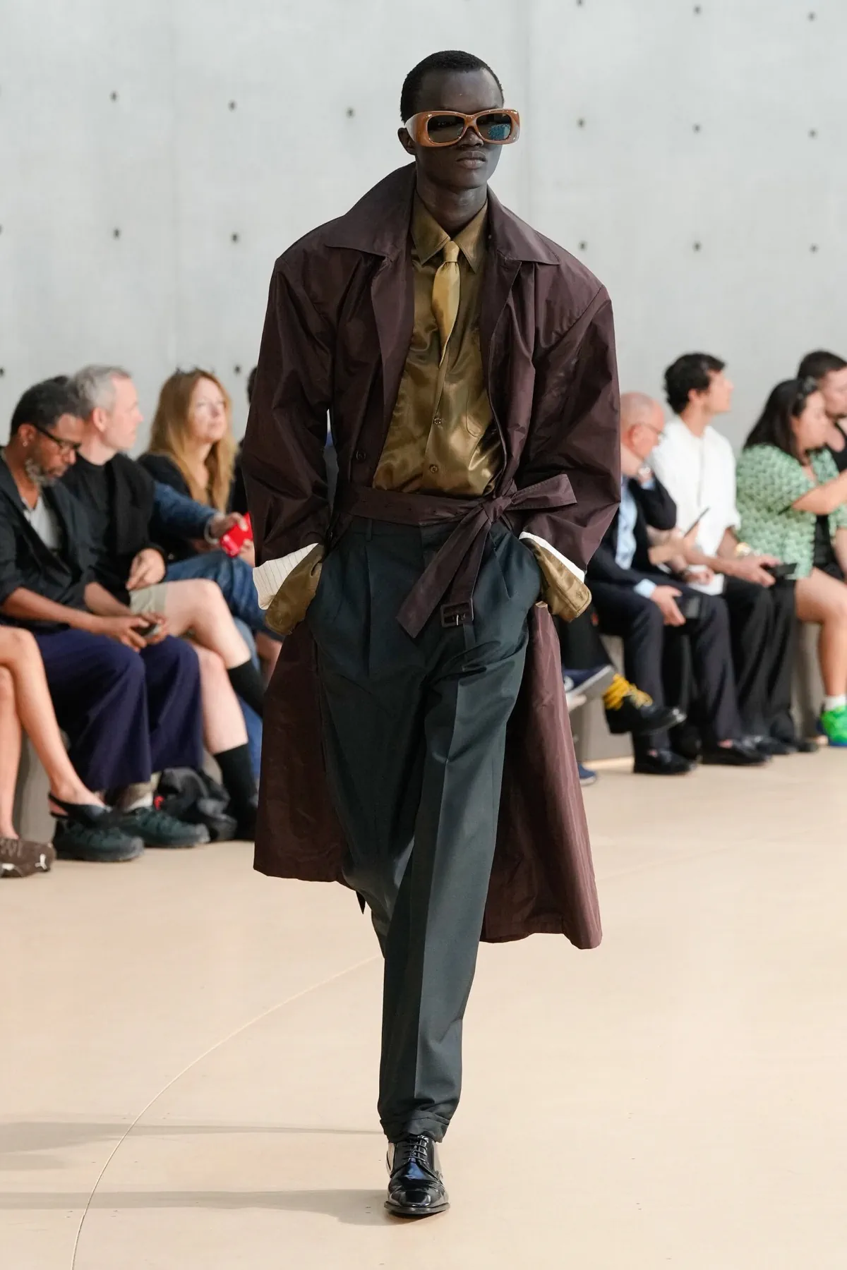 BST nam Saint Laurent Xuân/Hè 2026
