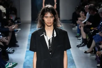 BST nam Yohji Yamamoto Xuân/Hè 2026 truyền tải thông điệp bảo vệ môi trường thông qua thời trang