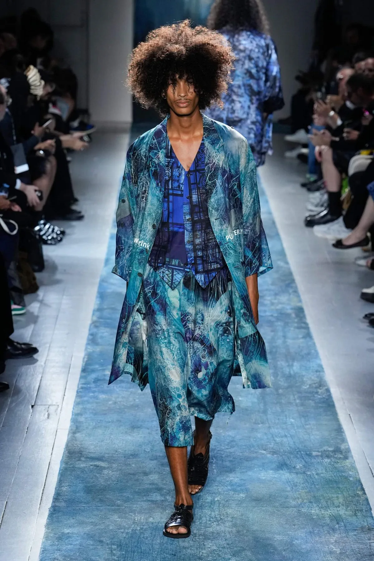 BST nam Yohji Yamamoto Xuân/Hè 2026 truyền tải thông điệp bảo vệ môi trường thông qua thời trang