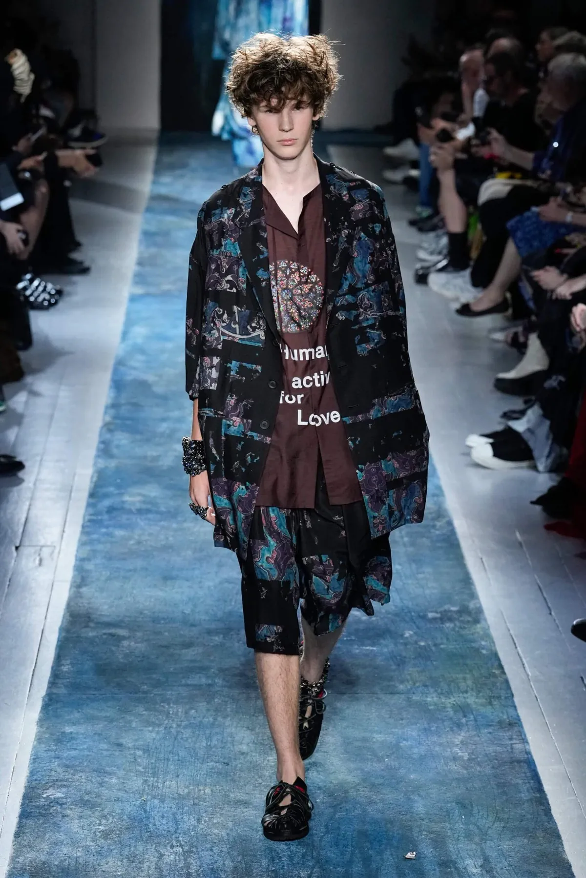 BST nam Yohji Yamamoto Xuân/Hè 2026 truyền tải thông điệp bảo vệ môi trường thông qua thời trang