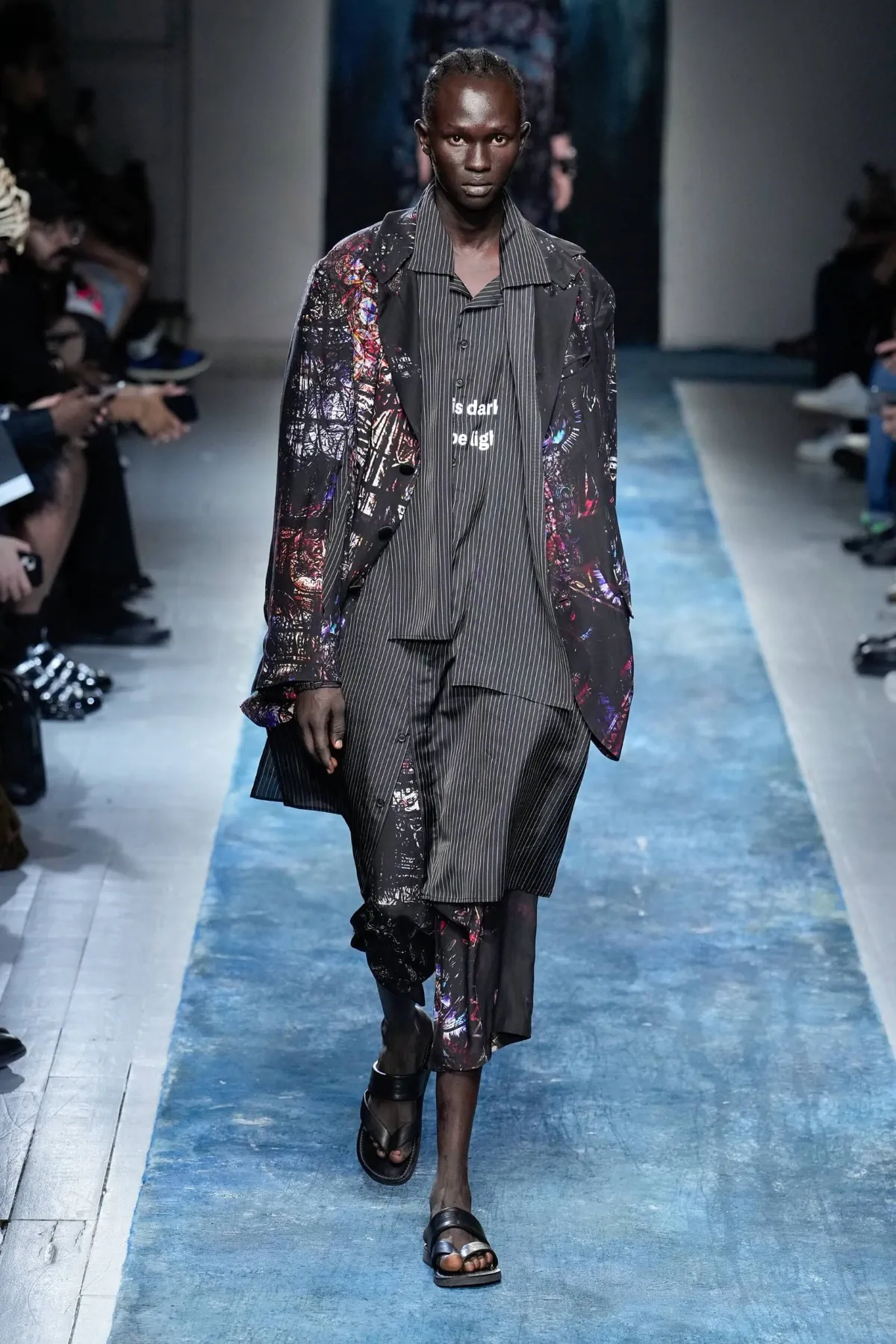 BST nam Yohji Yamamoto Xuân/Hè 2026 truyền tải thông điệp bảo vệ môi trường thông qua thời trang