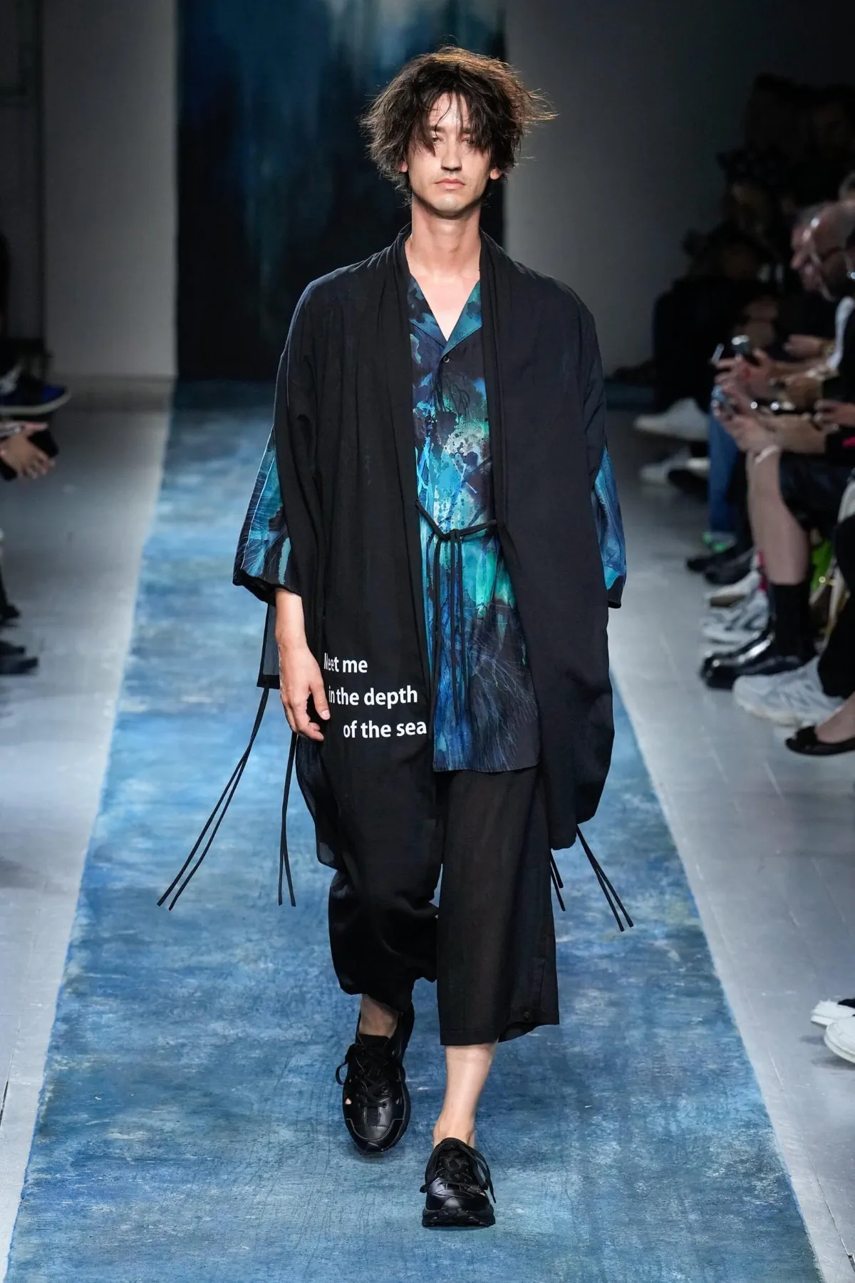 BST nam Yohji Yamamoto Xuân/Hè 2026 truyền tải thông điệp bảo vệ môi trường thông qua thời trang