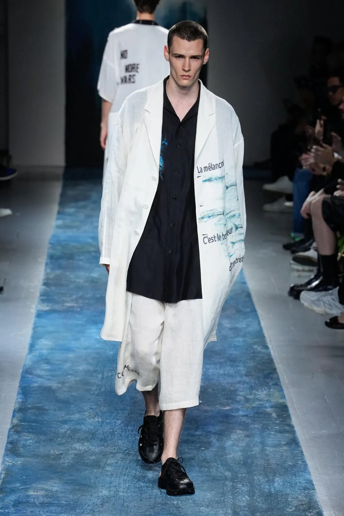 BST nam Yohji Yamamoto Xuân/Hè 2026 truyền tải thông điệp bảo vệ môi trường thông qua thời trang