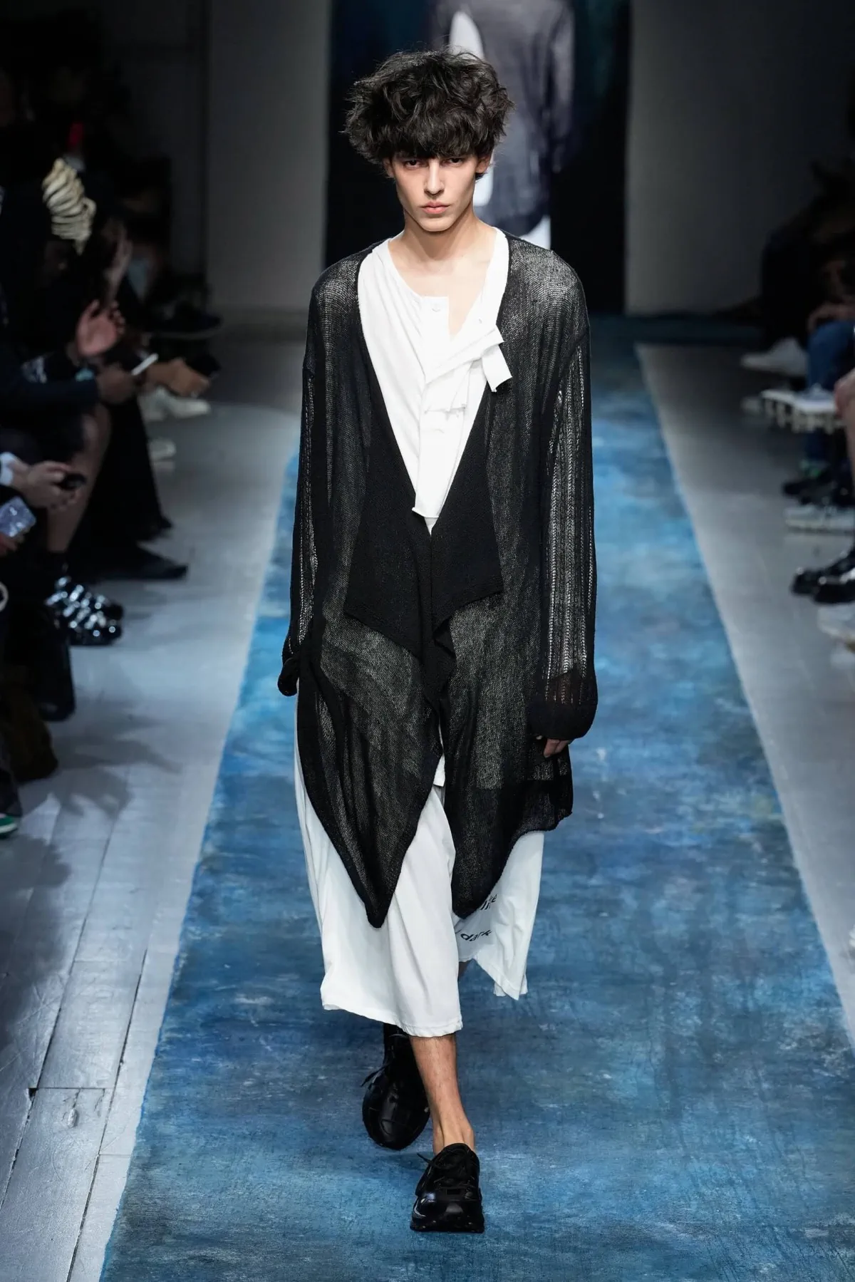 BST nam Yohji Yamamoto Xuân/Hè 2026 truyền tải thông điệp bảo vệ môi trường thông qua thời trang