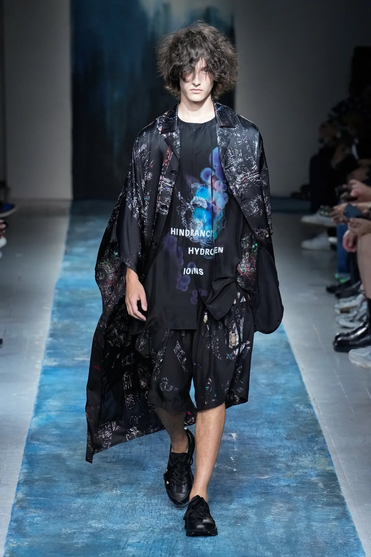 BST nam Yohji Yamamoto Xuân/Hè 2026 truyền tải thông điệp bảo vệ môi trường thông qua thời trang