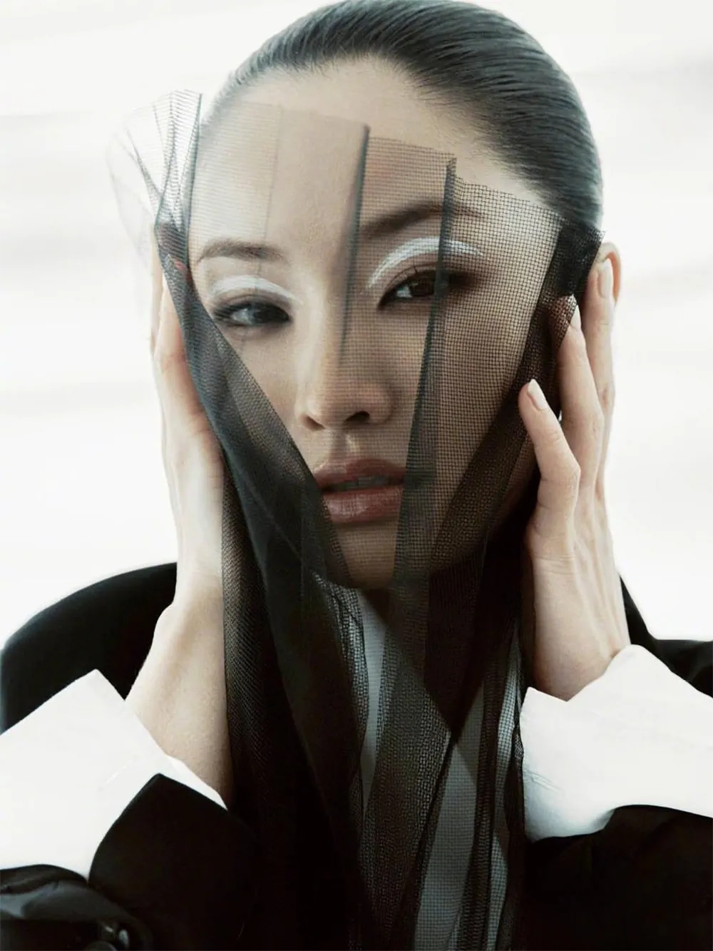 Vogue Nhật Bản 07/2025: Anna Sawai chụp bởi Nick Yang Vogue Nhật Bản 07/2025: Anna Sawai chụp bởi Nick Yang
