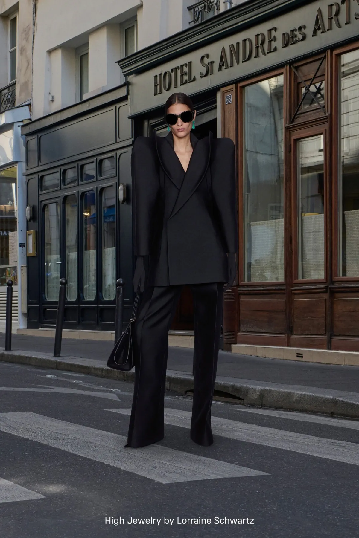 Balenciaga Haute Couture Thu/Đông 2025: Dấu chấm hết cho kỷ nguyên của Demna