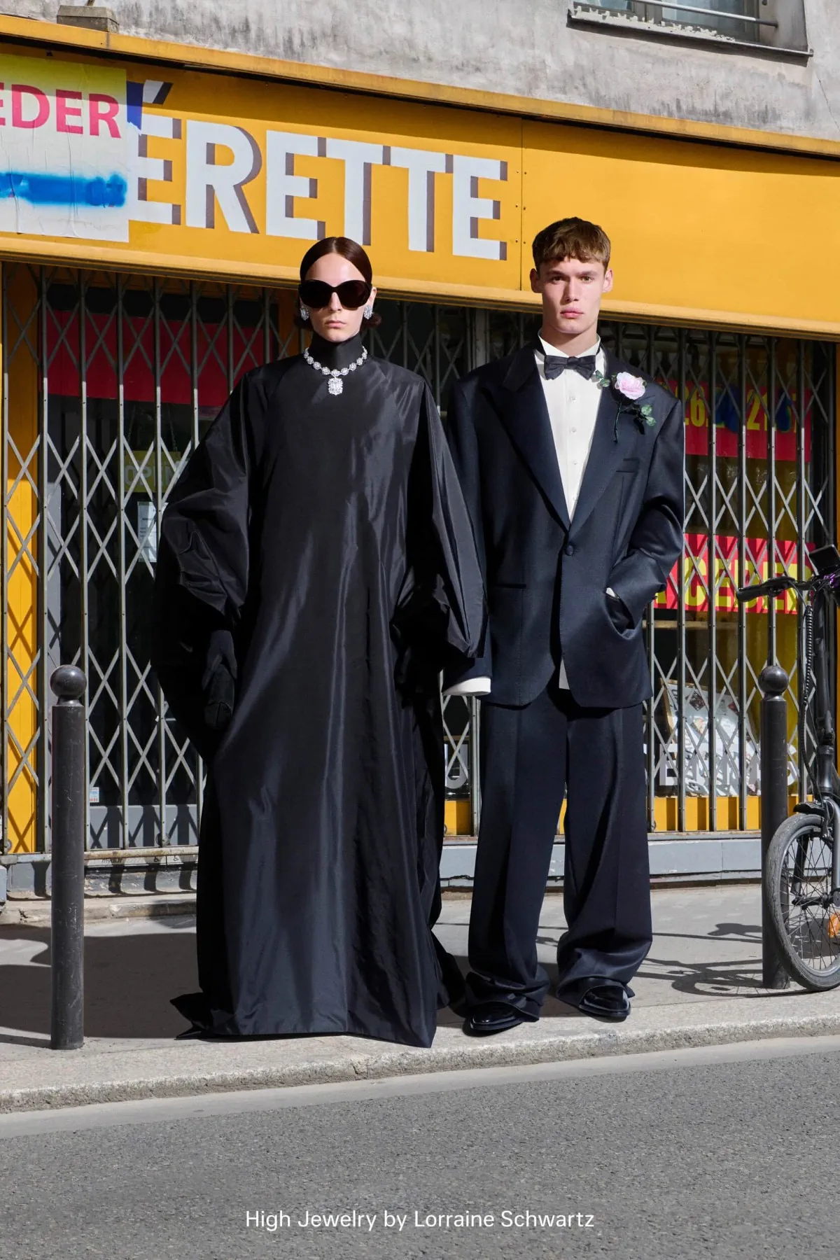Balenciaga Haute Couture Thu/Đông 2025: Dấu chấm hết cho kỷ nguyên Demna Balenciaga Haute Couture Thu/Đông 2025: Dấu chấm hết cho kỷ nguyên của Demna
