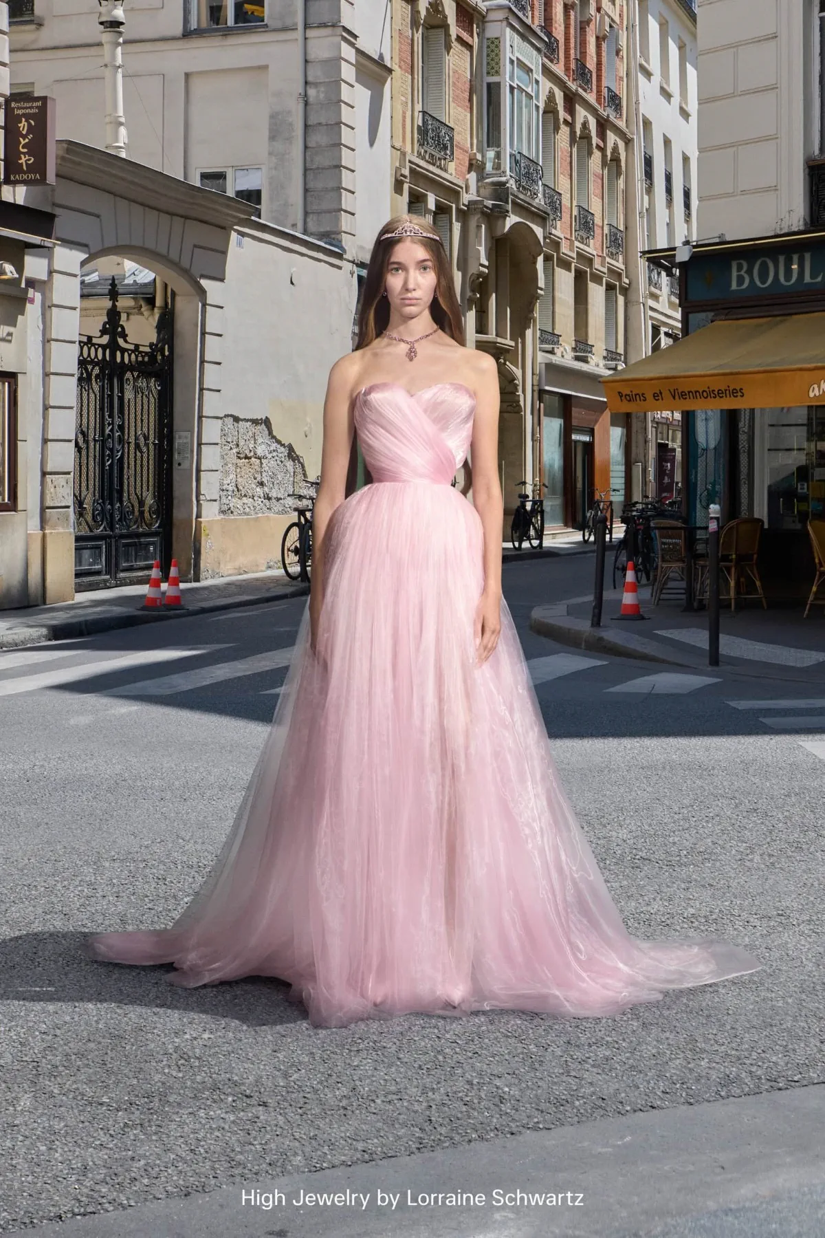 Balenciaga Haute Couture Thu/Đông 2025: Dấu chấm hết cho kỷ nguyên của Demna