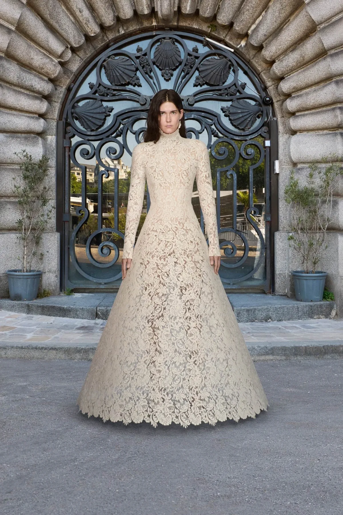 Balenciaga Haute Couture Thu/Đông 2025: Dấu chấm hết cho kỷ nguyên của Demna