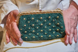 Buccellati ra mắt ba chiếc túi đính đá quý tại Tuần lễ Trang sức cao cấp Paris