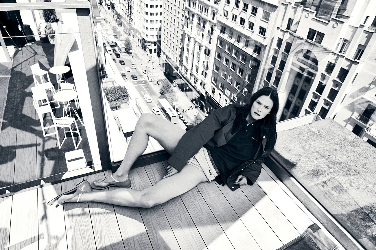 Harper's Bazaar Tây Ban Nha 07-08/2025: Carmen Kass chụp bởi Rocío Ramos Harper's Bazaar Tây Ban Nha 07-08/2025: Carmen Kass chụp bởi Rocío Ramos