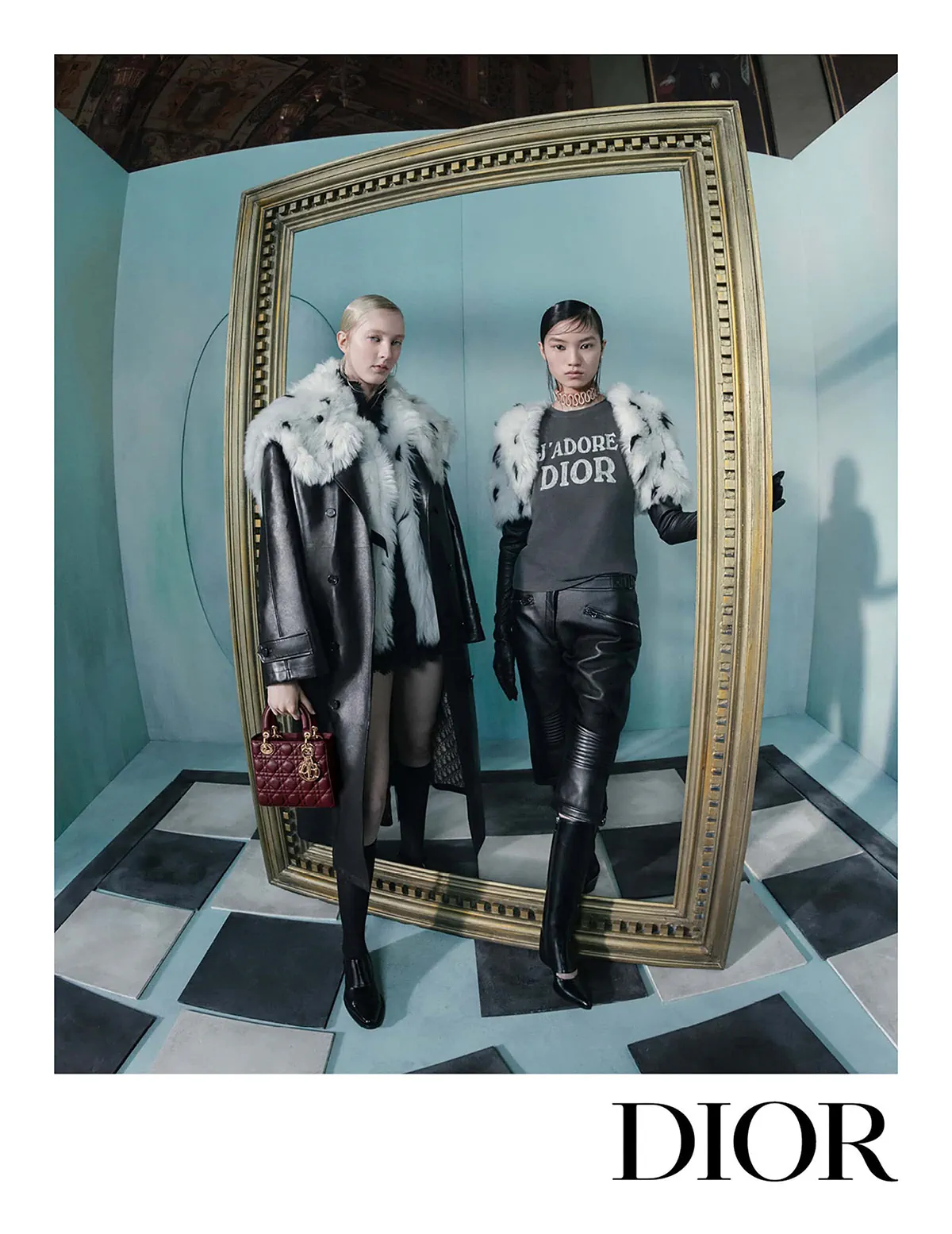 Chiến dịch quảng cáo Dior Thu/Đông 2025: Lạc vào “mê cung” siêu thực qua lăng kính của Tim Walker Chiến dịch quảng cáo Dior Thu/Đông 2025: Lạc vào “mê cung” siêu thực qua lăng kính của Tim Walker