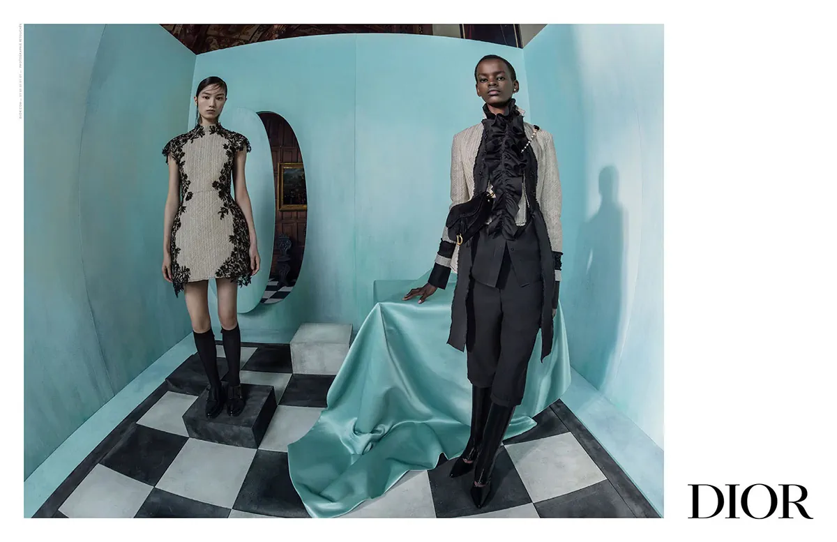 Chiến dịch quảng cáo Dior Thu/Đông 2025: Lạc vào “mê cung” siêu thực qua lăng kính của Tim Walker Chiến dịch quảng cáo Dior Thu/Đông 2025: Lạc vào “mê cung” siêu thực qua lăng kính của Tim Walker