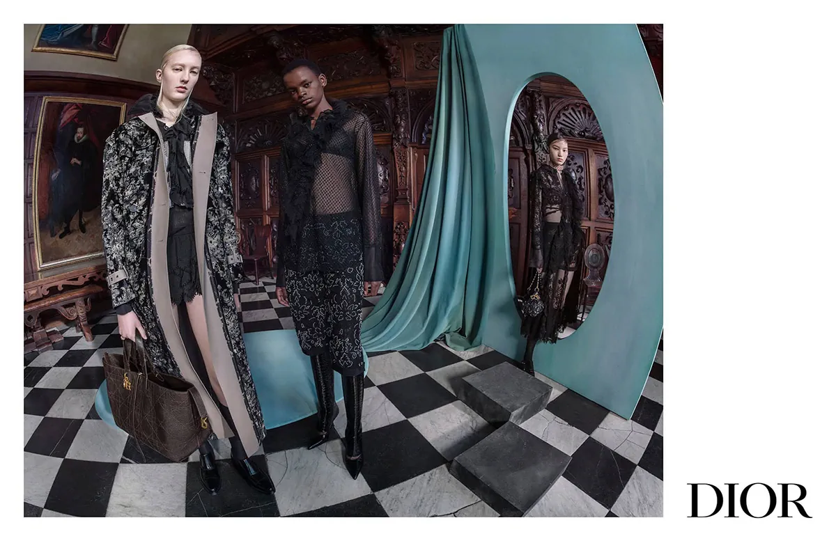 Chiến dịch quảng cáo Dior Thu/Đông 2025: Lạc vào “mê cung” siêu thực qua lăng kính của Tim Walker Chiến dịch quảng cáo Dior Thu/Đông 2025: Lạc vào “mê cung” siêu thực qua lăng kính của Tim Walker