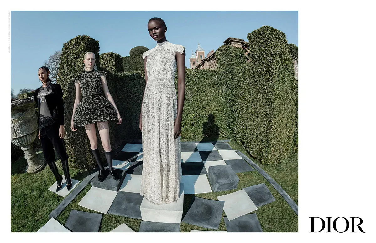 Chiến dịch quảng cáo Dior Thu/Đông 2025: Lạc vào “mê cung” siêu thực qua lăng kính của Tim Walker Chiến dịch quảng cáo Dior Thu/Đông 2025: Lạc vào “mê cung” siêu thực qua lăng kính của Tim Walker