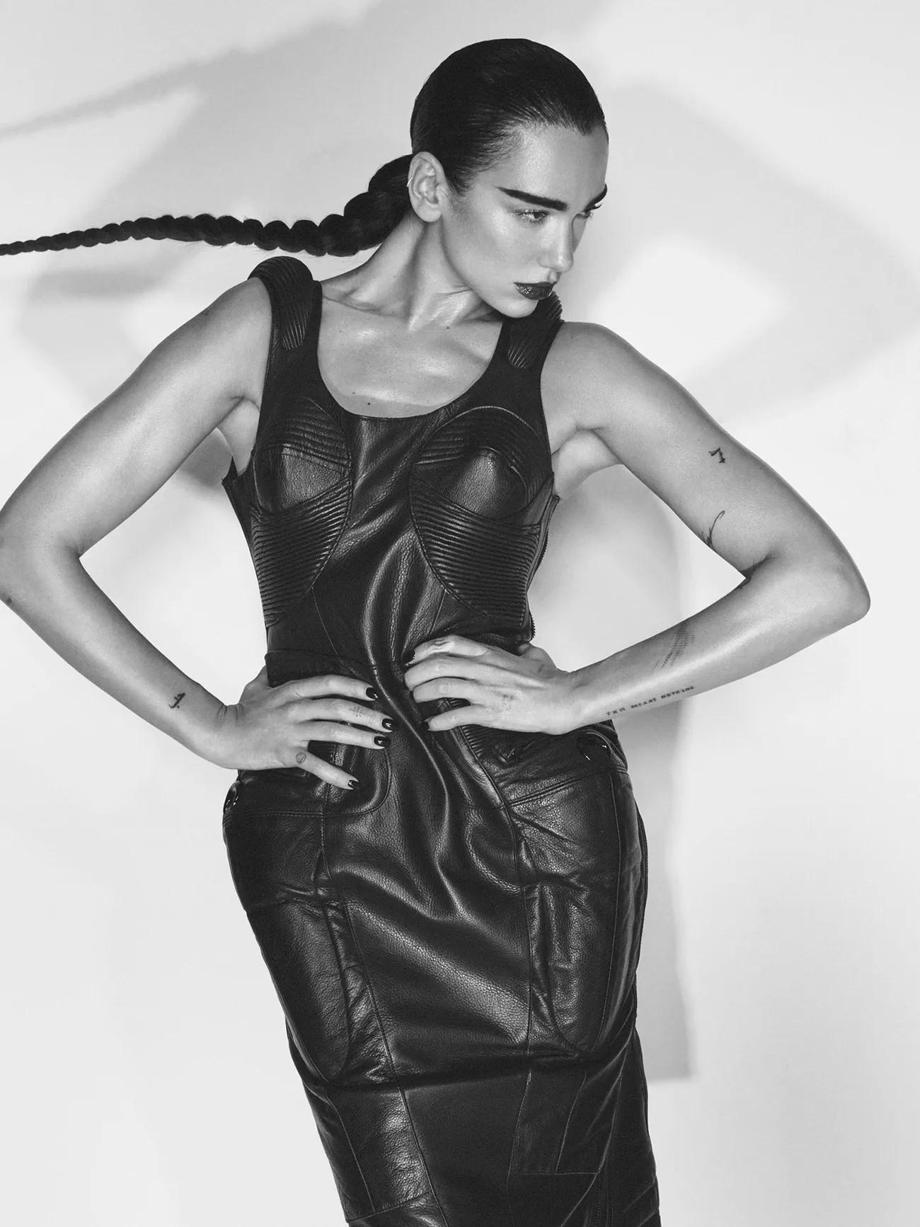 Vogue Anh 07/2025: Dua Lipa chụp bởi David Sims Vogue Anh 07/2025: Dua Lipa chụp bởi David Sims