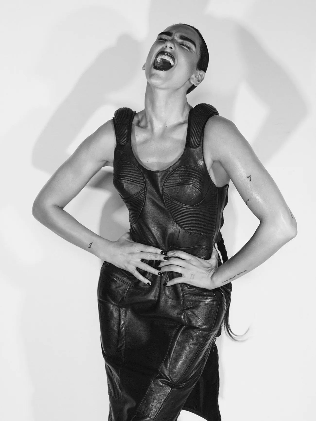 Vogue Anh 07/2025: Dua Lipa chụp bởi David Sims Vogue Anh 07/2025: Dua Lipa chụp bởi David Sims