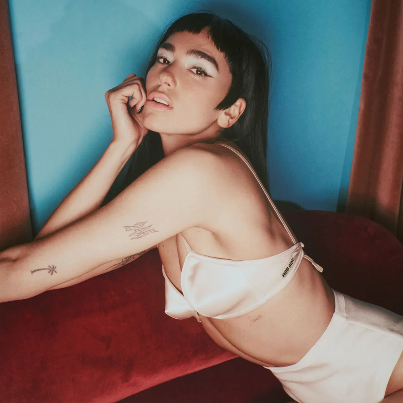 Vogue Anh 07/2025: Dua Lipa chụp bởi David Sims Vogue Anh 07/2025: Dua Lipa chụp bởi David Sims