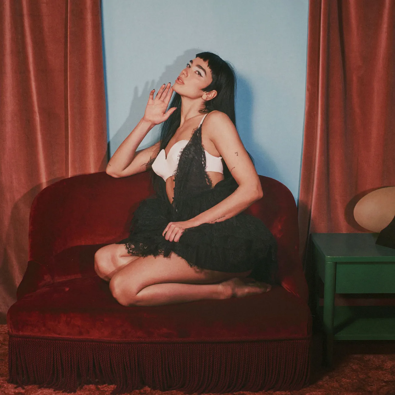 Vogue Anh 07/2025: Dua Lipa chụp bởi David Sims Vogue Anh 07/2025: Dua Lipa chụp bởi David Sims