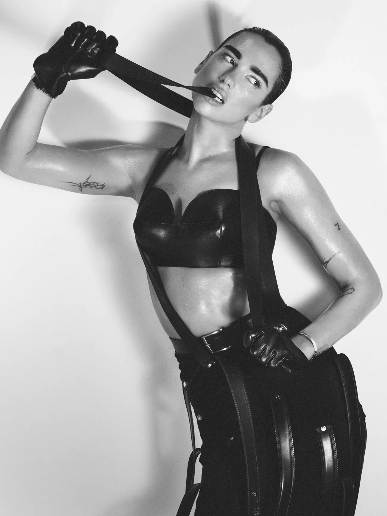 Vogue Anh 07/2025: Dua Lipa chụp bởi David Sims Vogue Anh 07/2025: Dua Lipa chụp bởi David Sims