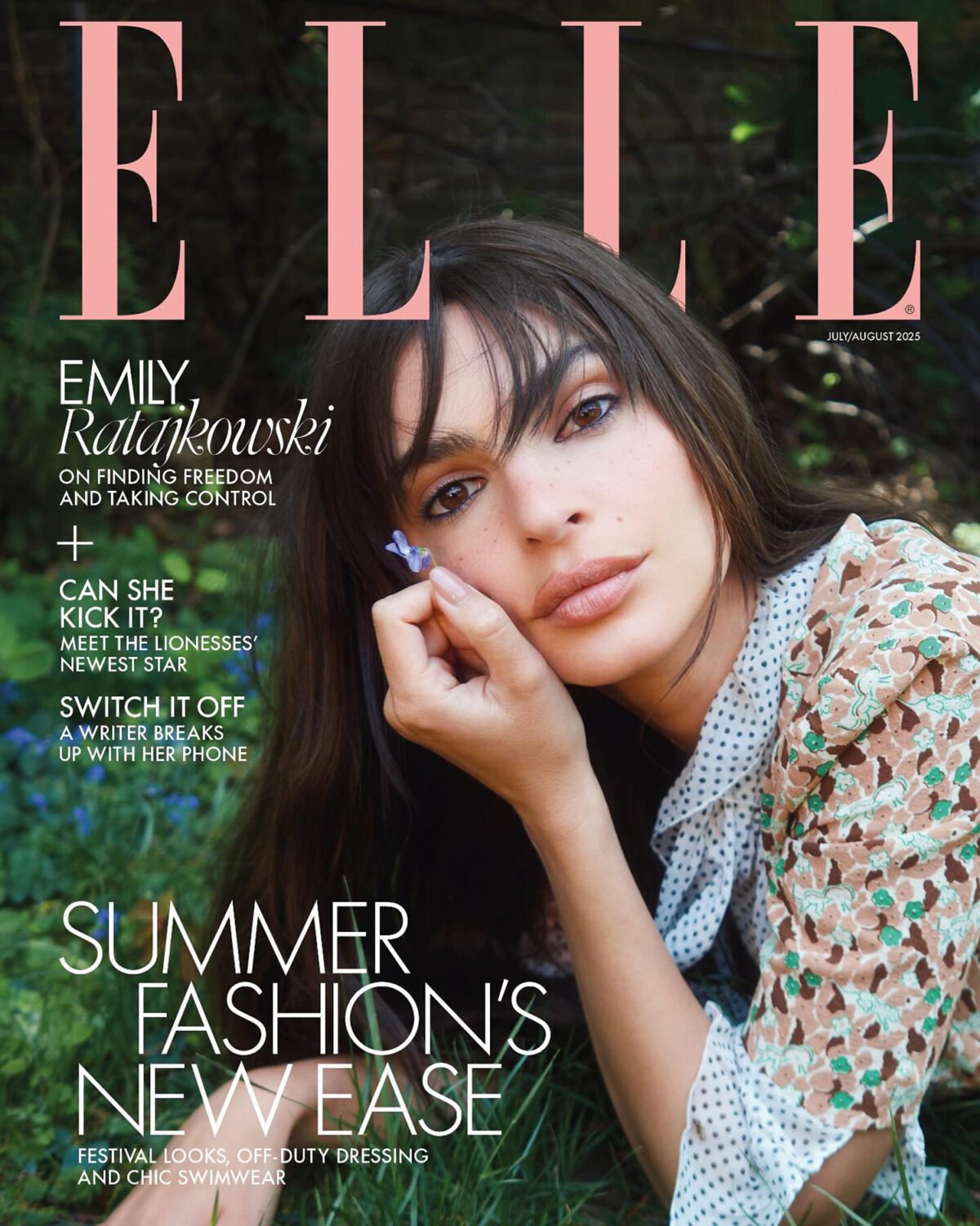 Elle Anh 07-08/2025: Emily Ratajkowski mặc Prada, chụp bởi Morgan Maher