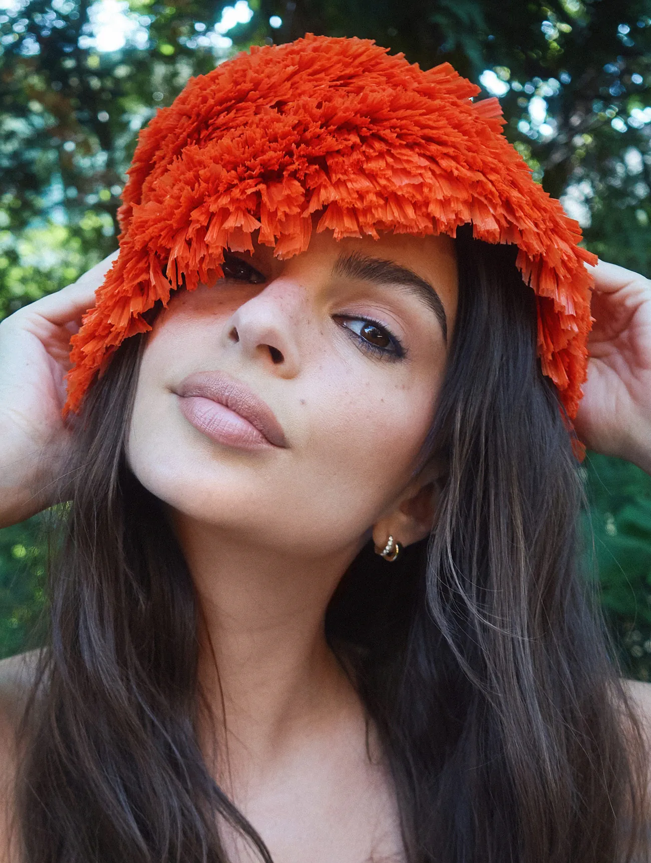 Elle Anh 07-08/2025: Emily Ratajkowski mặc Prada, chụp bởi Morgan Maher Elle Anh 07-08/2025: Emily Ratajkowski mặc Prada, chụp bởi Morgan Maher