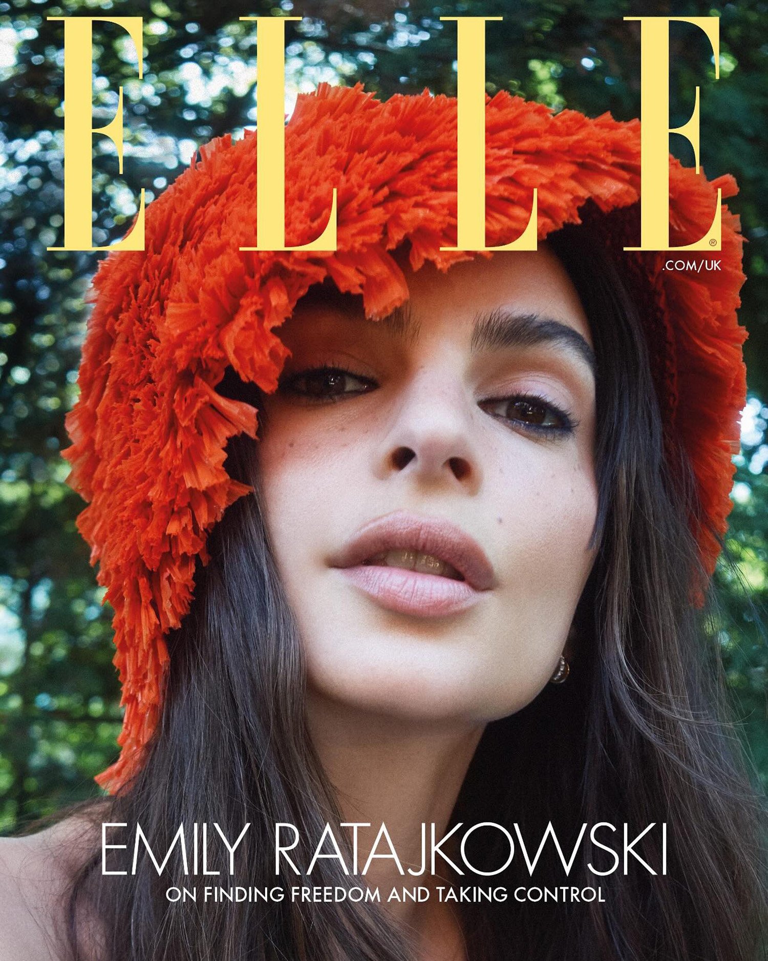 Elle Anh 07-08/2025: Emily Ratajkowski mặc Prada, chụp bởi Morgan Maher Elle Anh 07-08/2025: Emily Ratajkowski mặc Prada, chụp bởi Morgan Maher