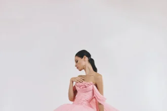 Giambattista Valli Haute Couture Thu/Đông 2025: Những nữ thần trong khu vườn Rococo