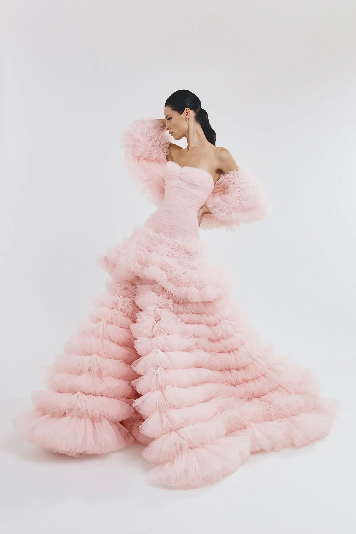 Giambattista Valli Haute Couture Thu/Đông 2025: Những nữ thần trong khu vườn Rococo