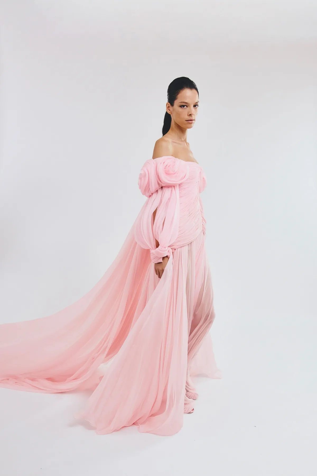 Giambattista Valli Haute Couture Thu/Đông 2025: Những nữ thần trong khu vườn Rococo