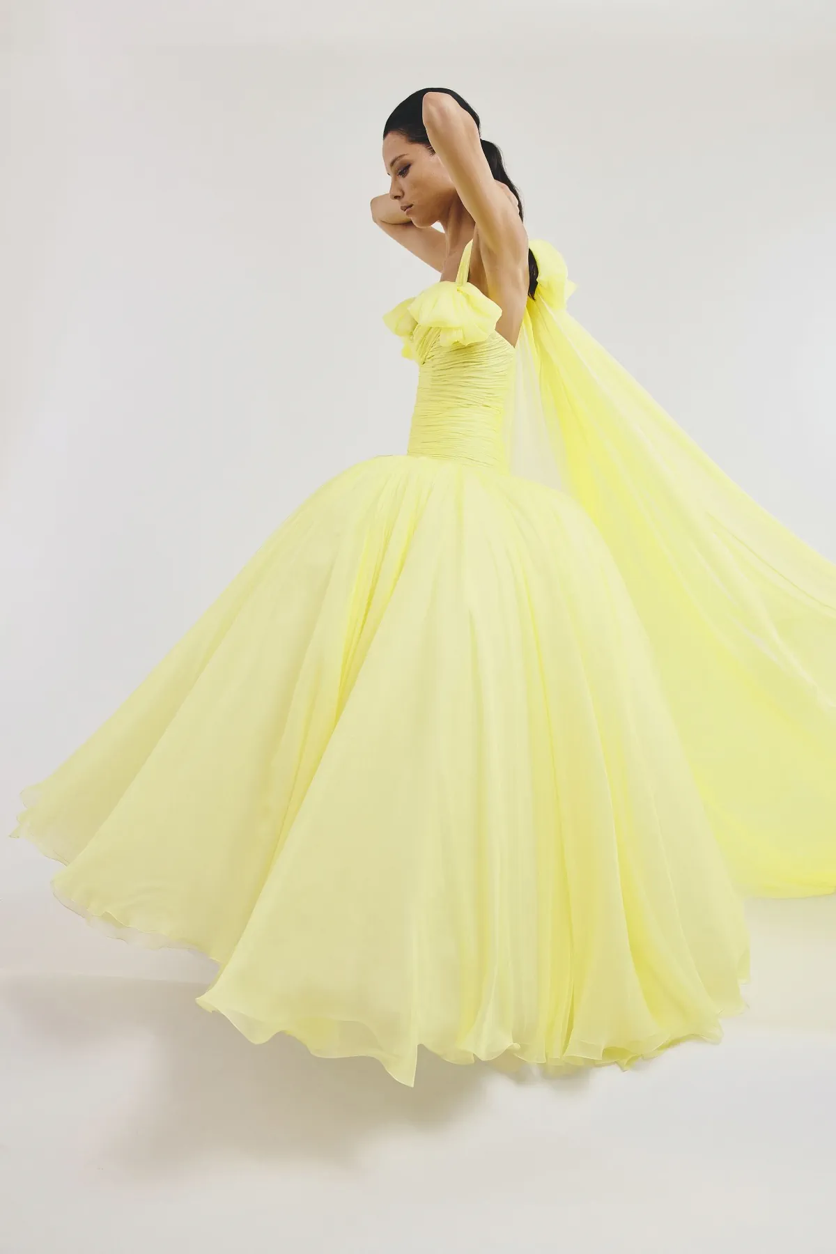 Giambattista Valli Haute Couture Thu/Đông 2025: Những nữ thần trong khu vườn Rococo