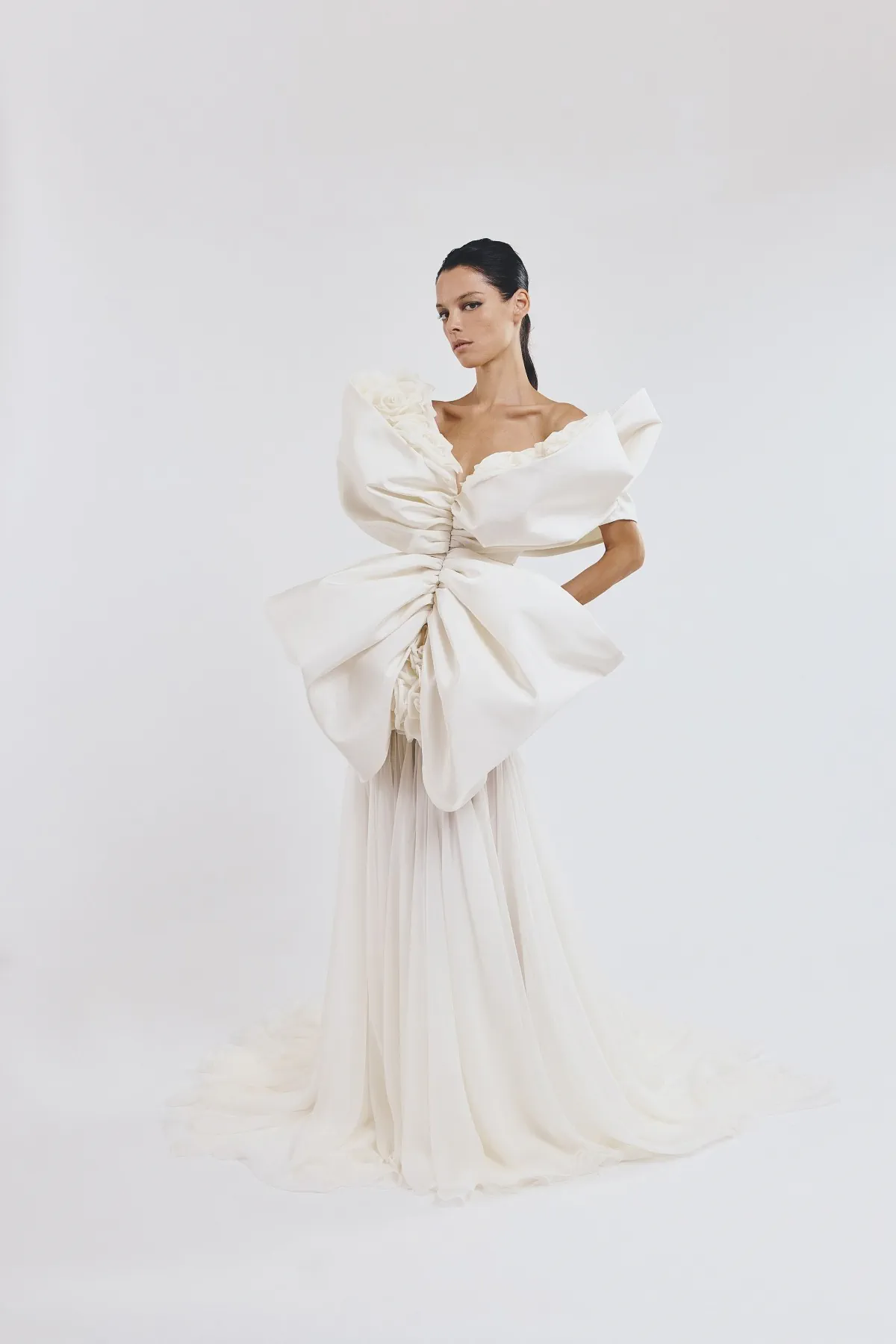 Giambattista Valli Haute Couture Thu/Đông 2025: Những nữ thần trong khu vườn Rococo