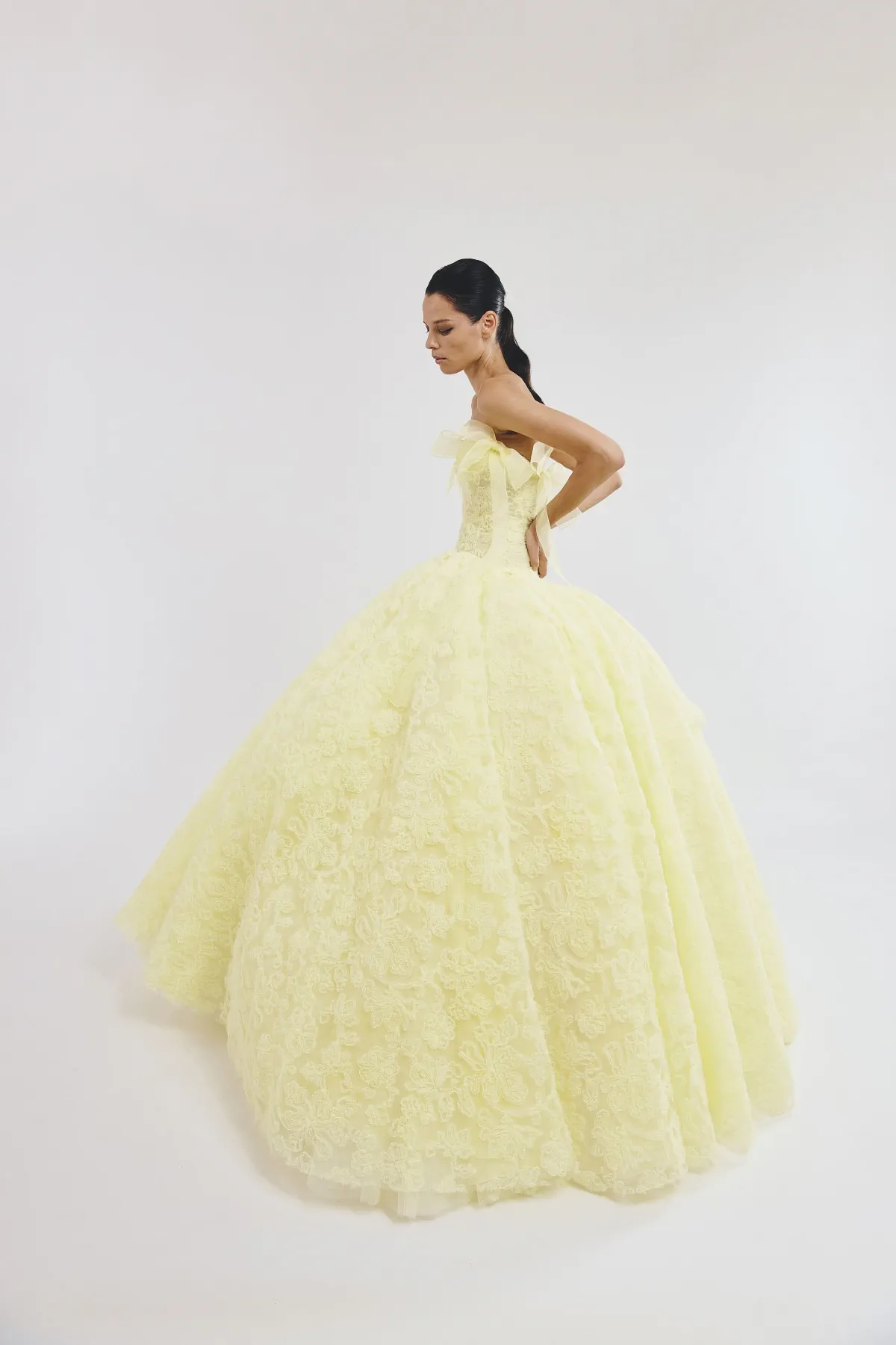 Giambattista Valli Haute Couture Thu/Đông 2025: Những nữ thần trong khu vườn Rococo