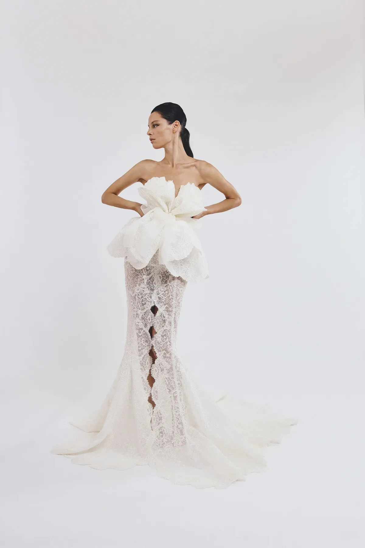 Giambattista Valli Haute Couture Thu/Đông 2025: Những nữ thần trong khu vườn Rococo