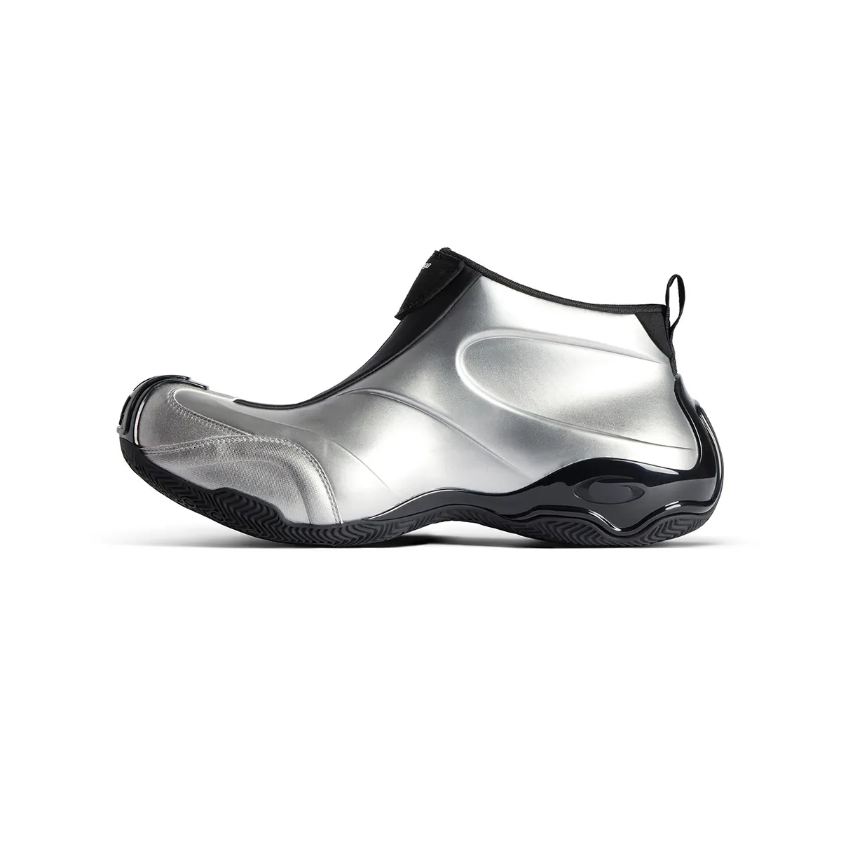 Giày Balenciaga Basketball: Di sản bóng rổ thập niên 90 tái sinh qua lăng kính tương lai