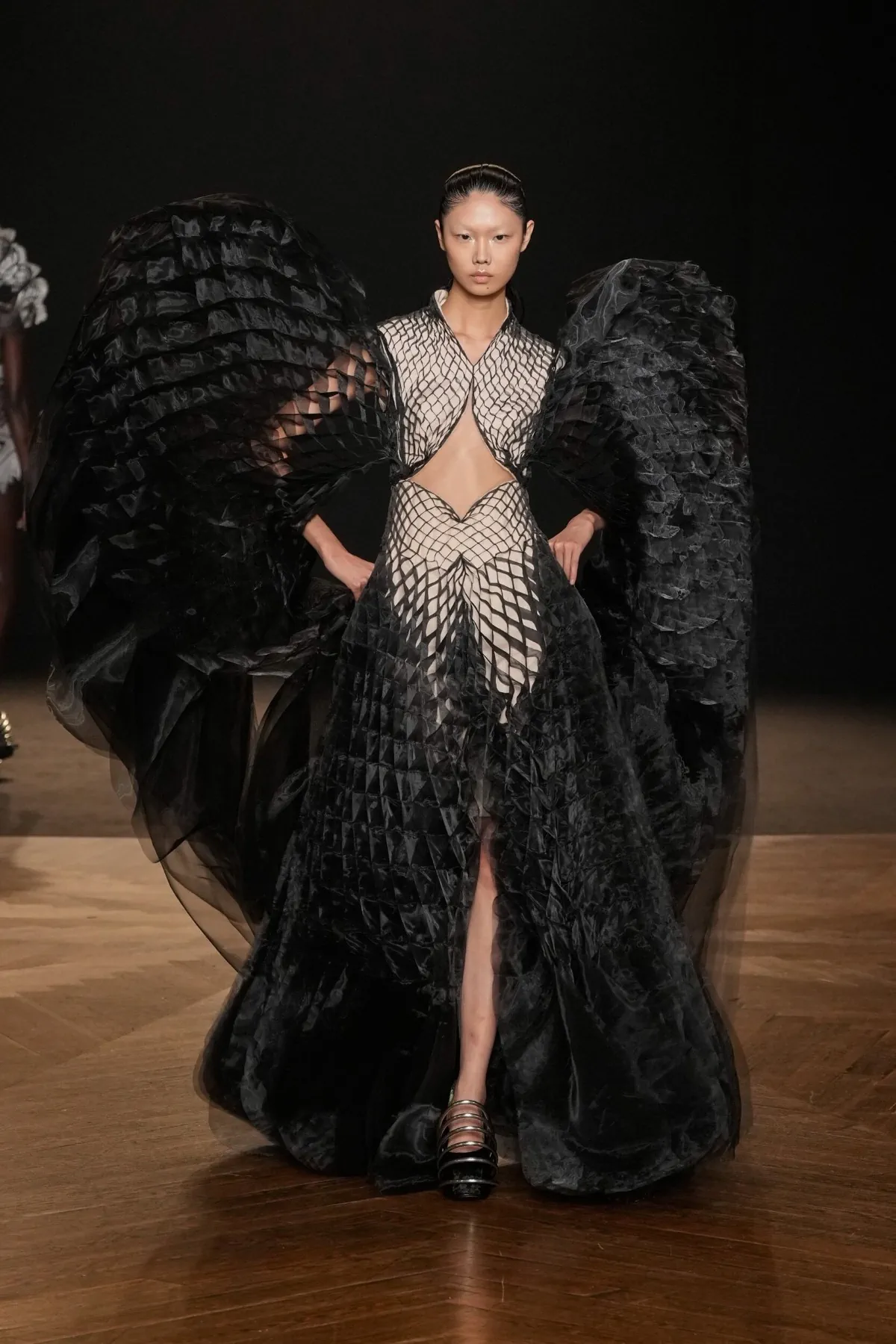 Iris van Herpen Haute Couture Thu/Đông 2025