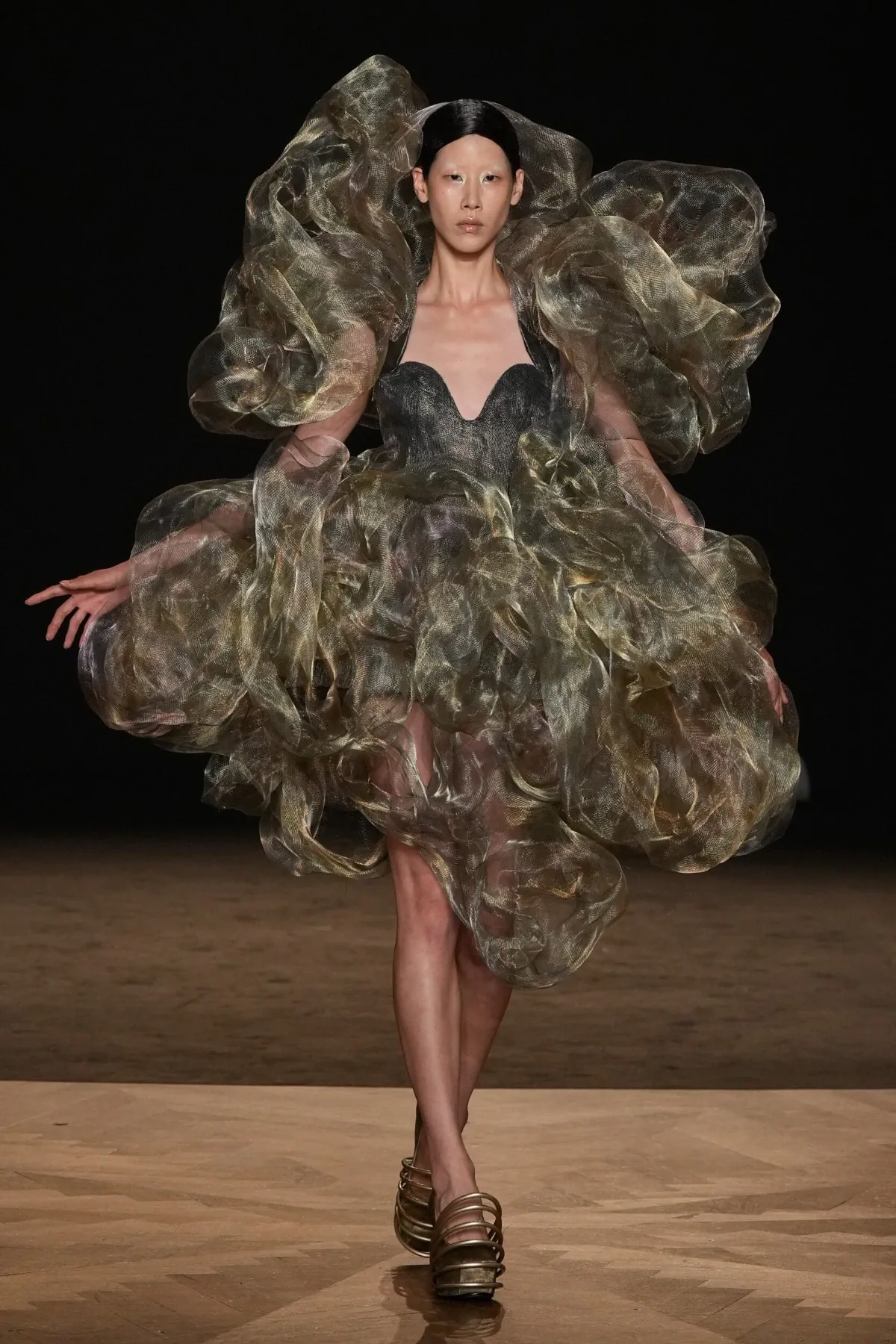 Iris van Herpen Haute Couture Thu/Đông 2025