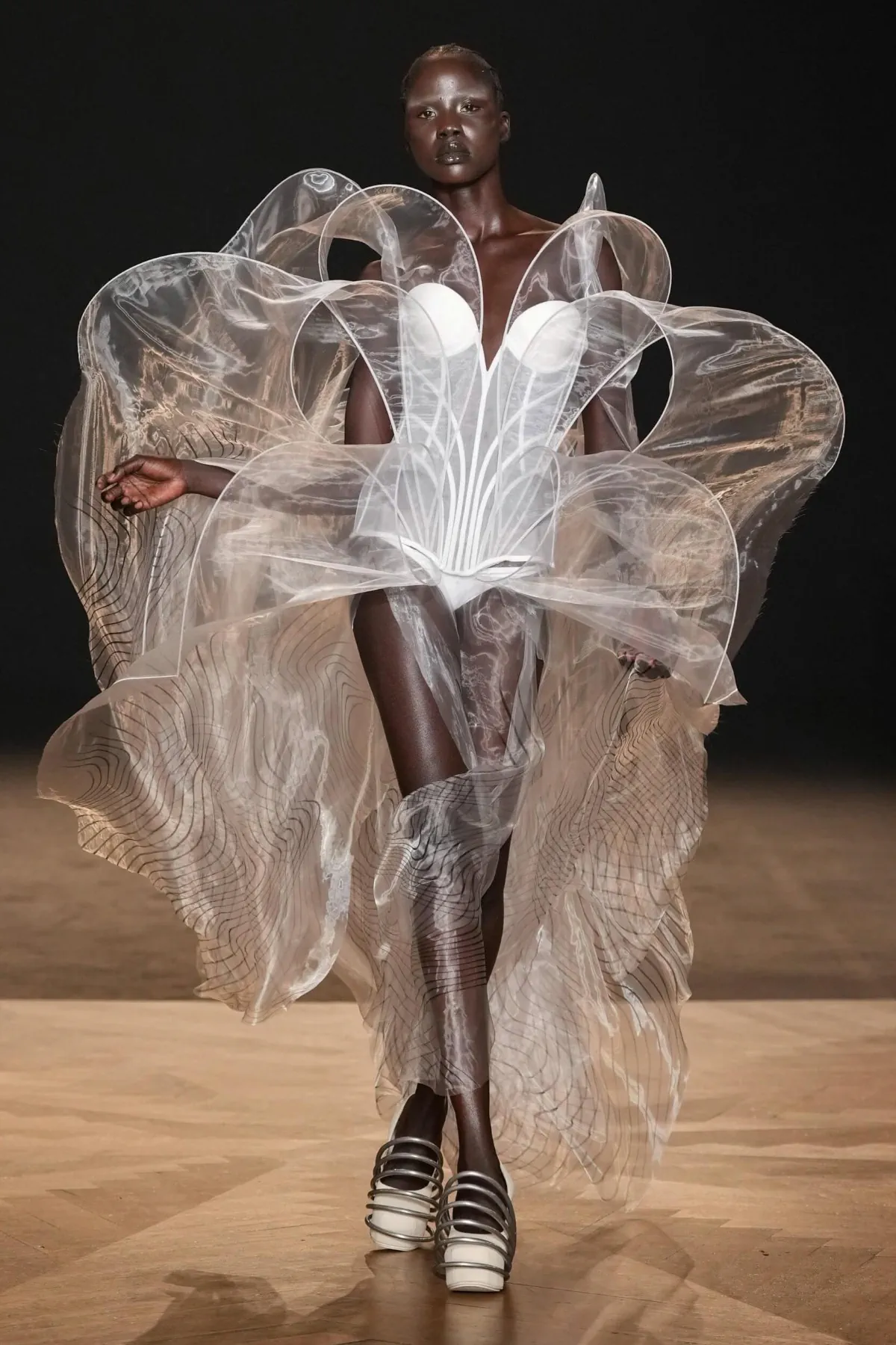Iris van Herpen Haute Couture Thu/Đông 2025