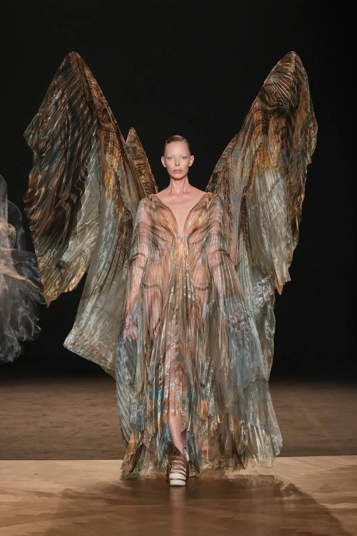 Iris van Herpen Haute Couture Thu/Đông 2025