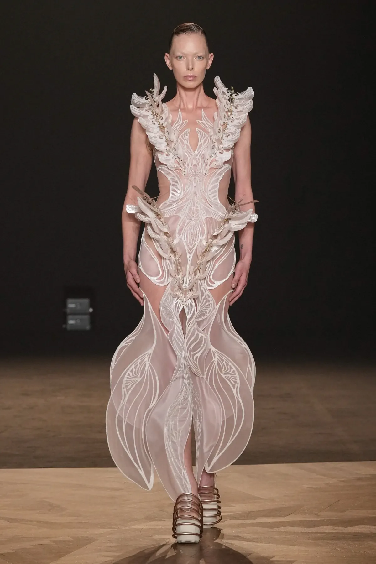 Iris van Herpen Haute Couture Thu/Đông 2025