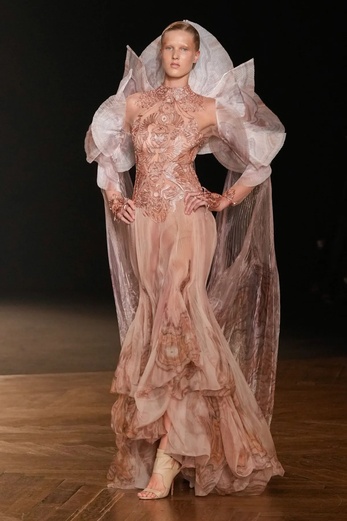 Iris van Herpen Haute Couture Thu/Đông 2025