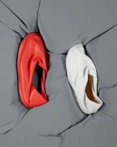 Issey Miyake và Camper: Khi triết lý “một mảnh vải” định hình nên đôi giày độc đáo